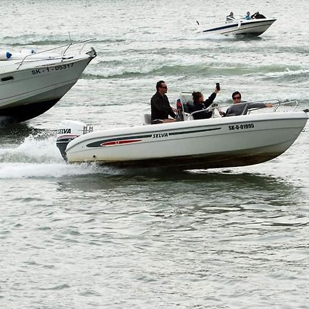 브라티슬라바 Hausboat "Zivot Na Vode" 아파트 외부 사진